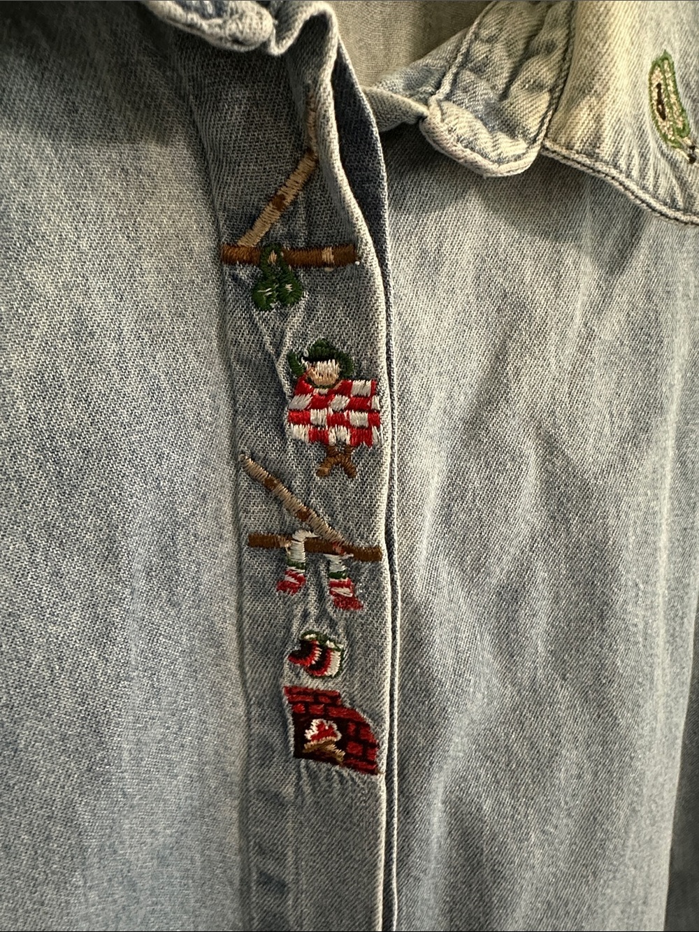Capacity Petites Light Blue Denim Button-Down Shirt with Winter Embroidery M - Picture 4 of 8